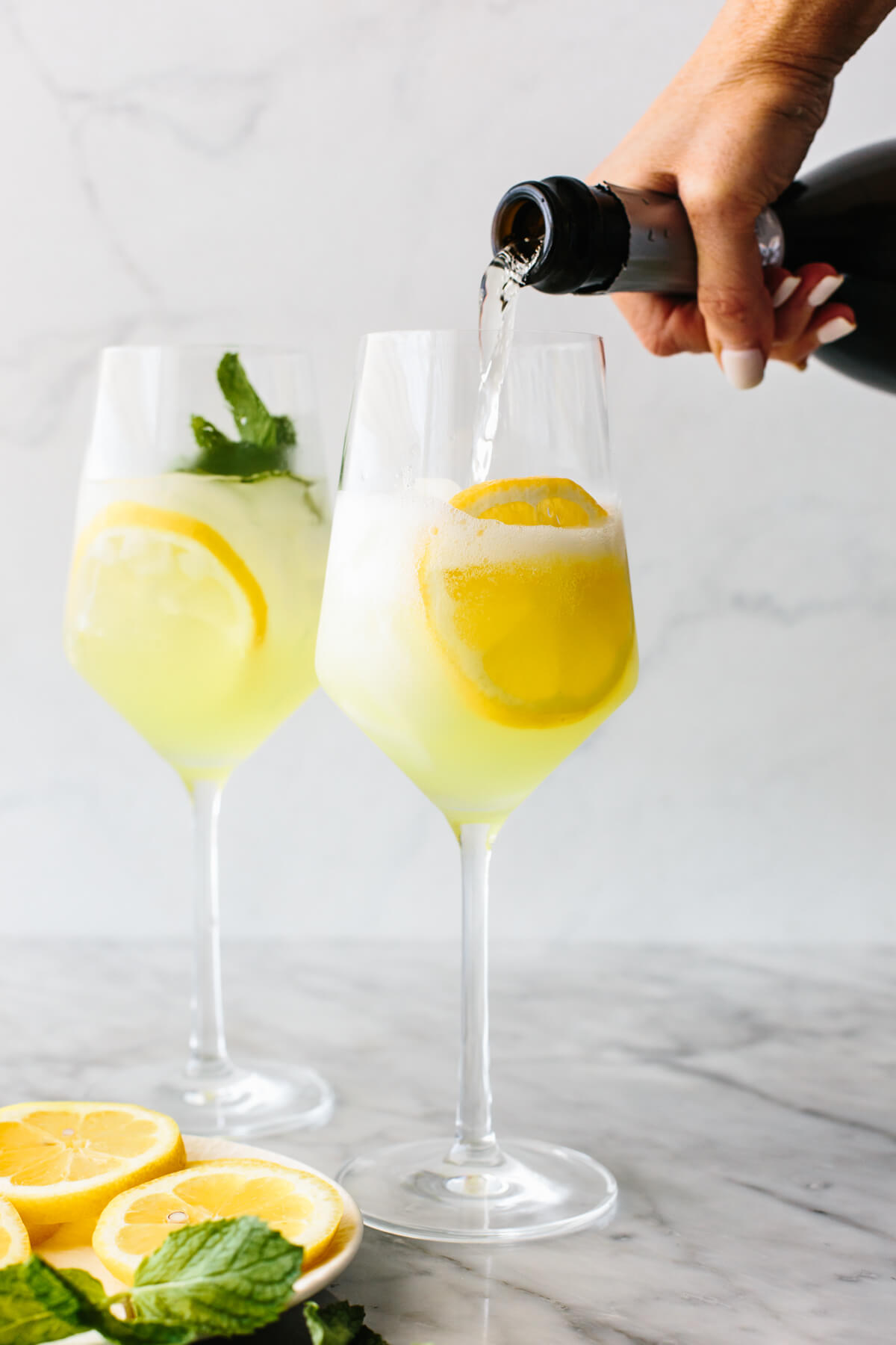 Making limoncello spritzes